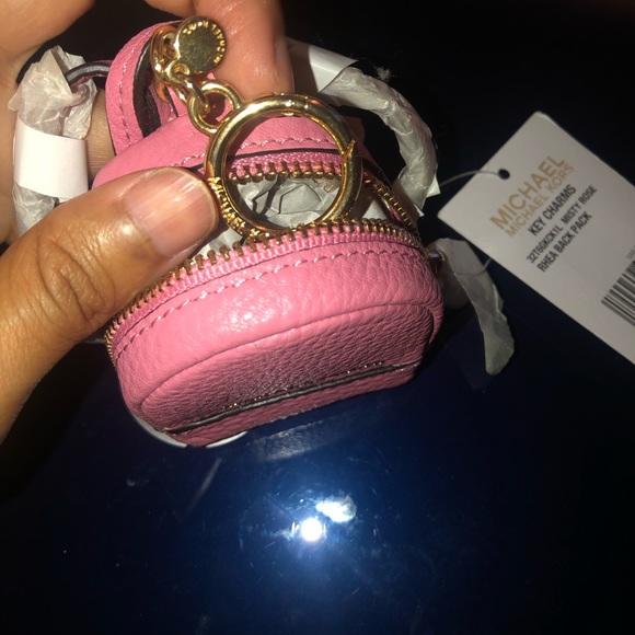✨✨MK Rhea Backpack✨✨ keychain BNWT✨✨ - Picture 5 of 5